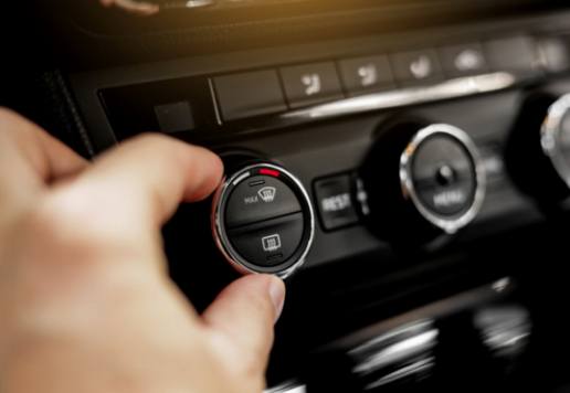 A importância de manter o sistema elétrico do ar condicionado do seu carro