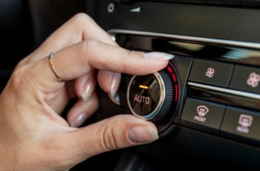 A Importância de Verificar e Substituir Regularmente o Refrigerante do Ar Condicionado do Seu Carro