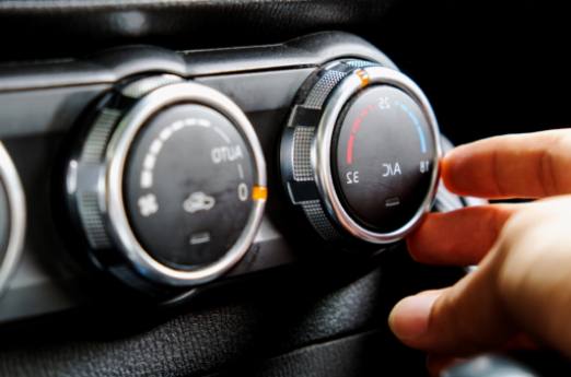 Culpados comuns por trás de odores desagradáveis em sistemas de ar condicionado de carros