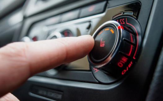 Não ignore odores estranhos: possíveis problemas no ar condicionado do carro