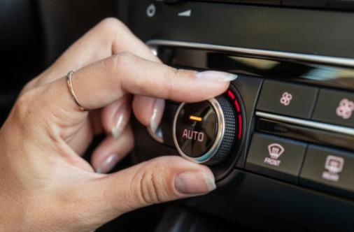 Sinais comuns de um termostato com defeito no ar condicionado do carro
